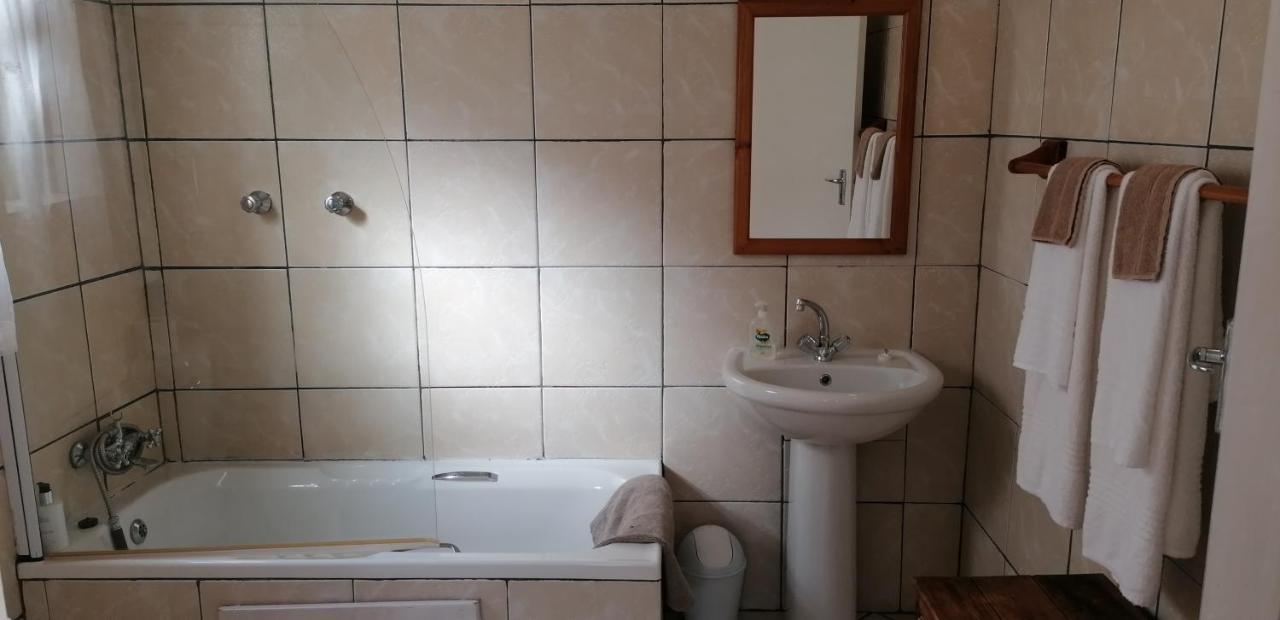 Aanhuizen Guest House Свелендам Екстериор снимка