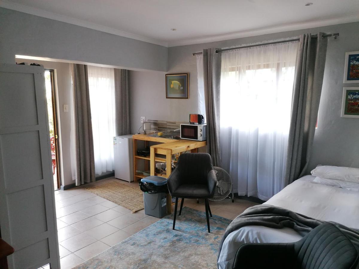 Aanhuizen Guest House Свелендам Екстериор снимка